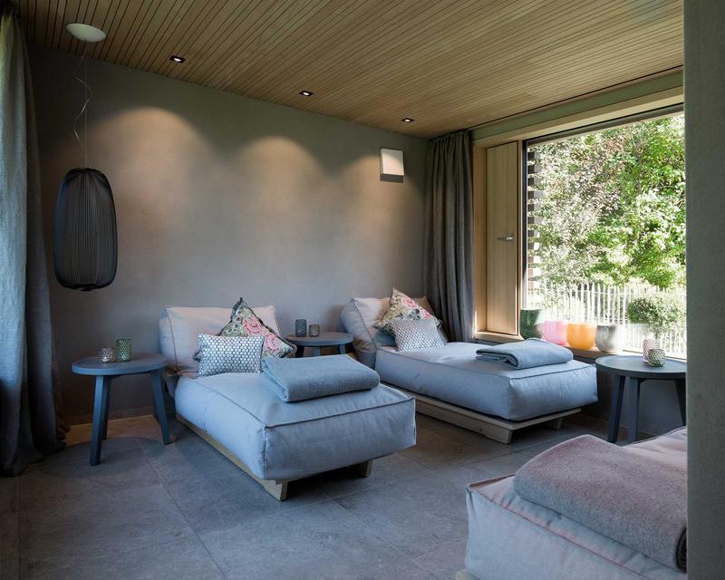 gemütlicher Ruheraum mit 4 weichen Liegen